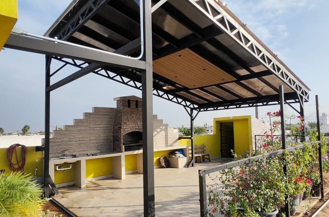 La misma pérgola ya construida por Japón Solar